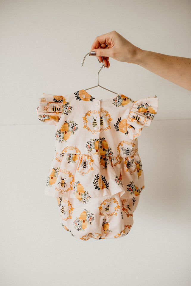 infant girls bee print peplum outift