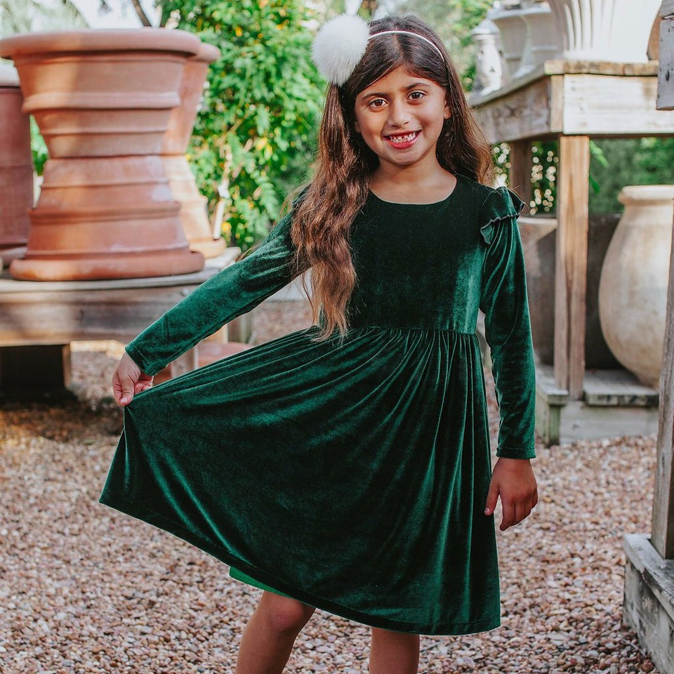 Girls-Green-Christmas-Dress-on-brunette-little-girl