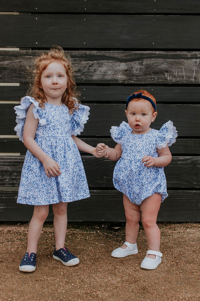 matching blue and white floral dresses for girls