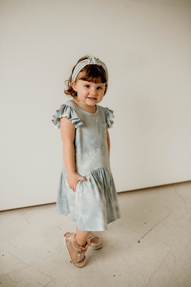 little girls blue tie dye dress with pockets