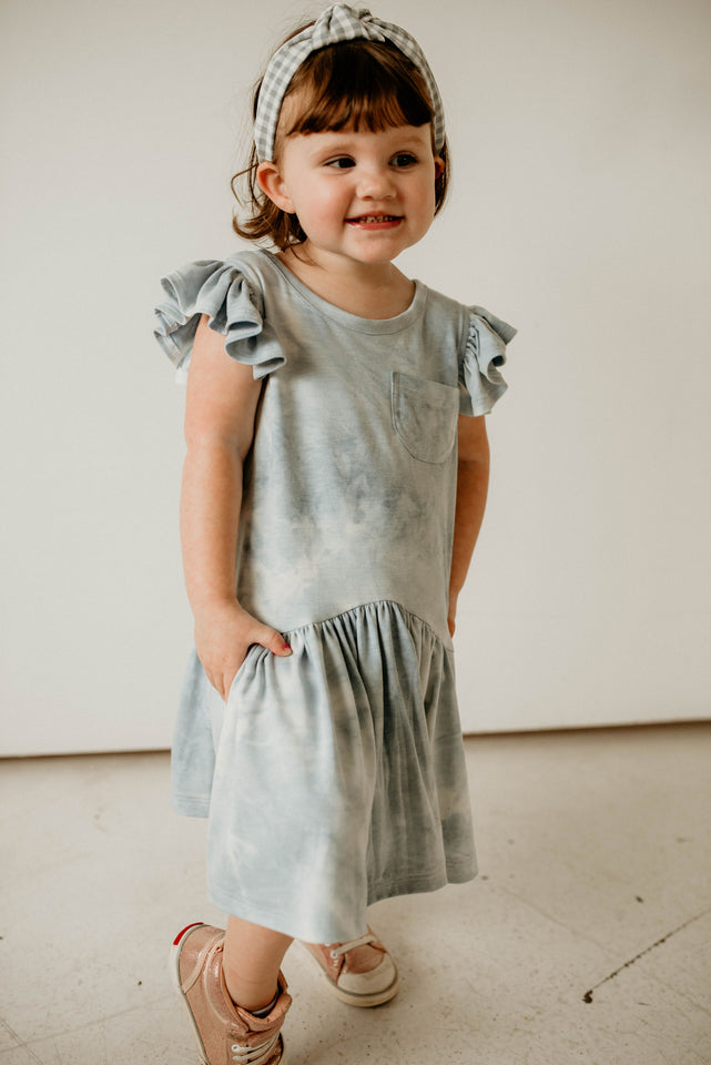 little girls blue tie dye dress with pockets